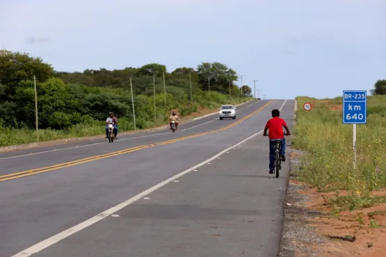 Da rodovia ao campo, governos estadual e federal promovem investimentos de R$ 166 milhões em Campo Alegre de Lourdes