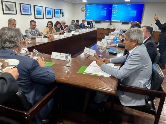 Jerônimo e demais governadores do Nordeste tratam sobre equilíbrio fiscal dos estados com ministros, em Brasília