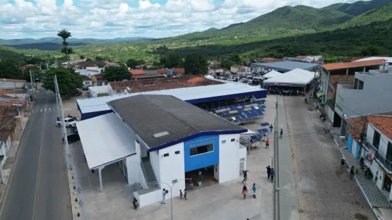 Com a missão de melhorar cada vez mais a educação da Bahia, Jerônimo inaugura escola em Saúde