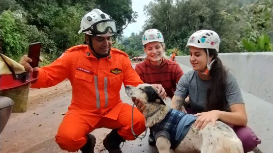 Bombeiros baianos já resgataram mais de 160 vítimas das chuvas em diferentes regiões do Rio Grande do Sul