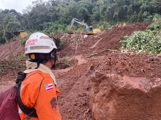 Bombeiros baianos já resgataram mais de 160 vítimas das chuvas em diferentes regiões do Rio Grande do Sul