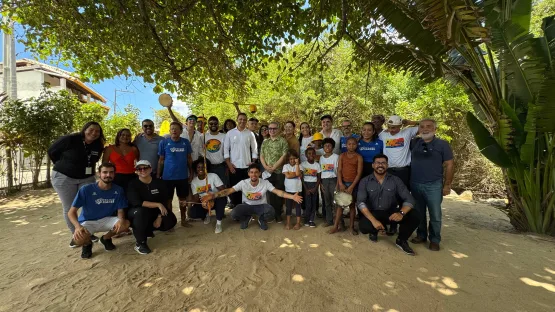 Na Bahia, embaixador e cônsules franceses visitam projeto socioambiental realizado pela PRÓ-MAR