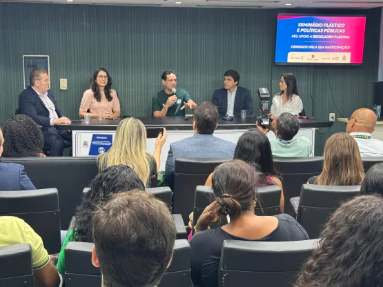 Eventos nas câmaras municipais de Salvador e Camaçari debatem os desafios e as soluções para a reciclagem do plástico
