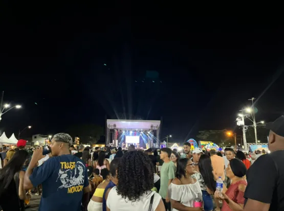 Réveillon em Nova Viçosa atrai multidão, movimenta economia e ocorre sem ocorrências graves Réveillon em Nova Viçosa atrai multidão, movimenta economia e ocorre sem ocorrências graves