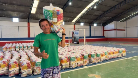 Prefeitura de Nova Viçosa entrega segundo lote de cestas do Auxílio Defeso a pescadores e marisqueiras